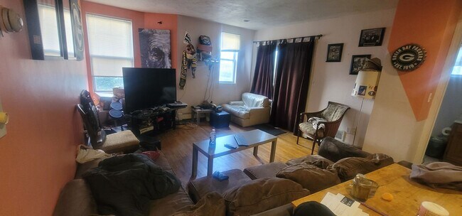 Building Photo - Most Affordable Lower Allston Apt w 2 bath...