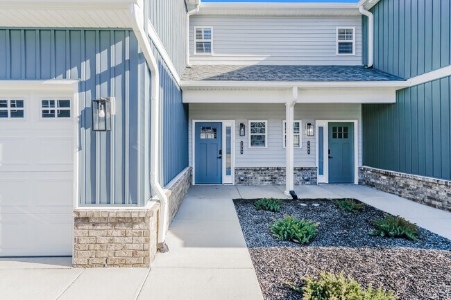 Building Photo - 2063 N Sarah Dr