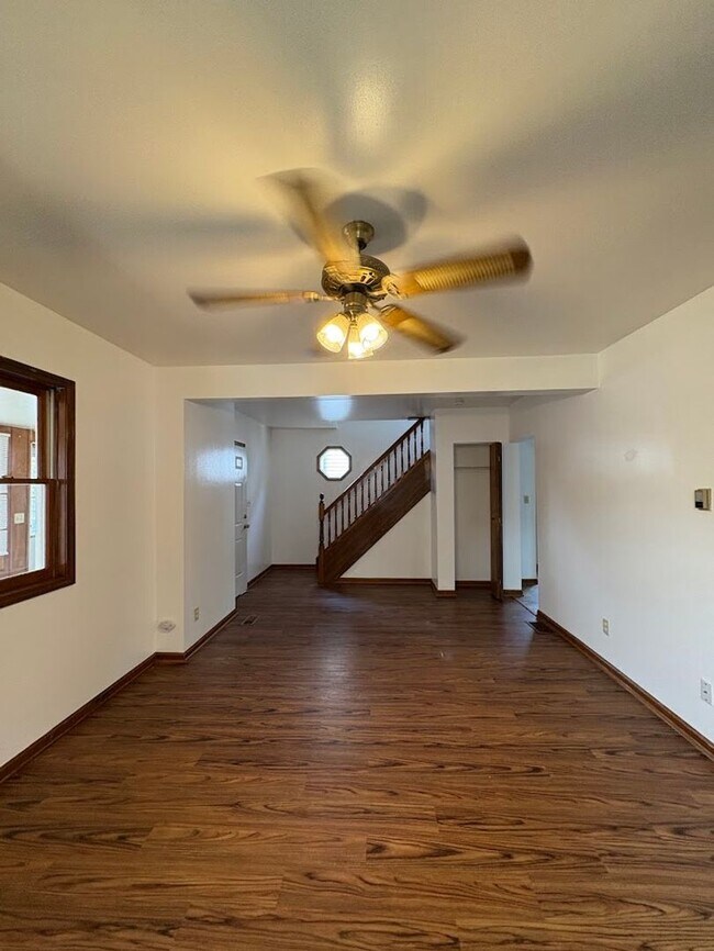 Foto del edificio - Three bedroom one bathroom home for rent