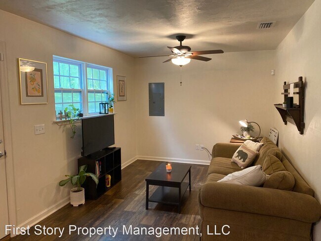 Building Photo - 3 br, 2 bath House - 2626 Oak Lane Drive