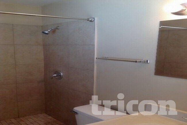 Foto del edificio - 120 Waverly Dr