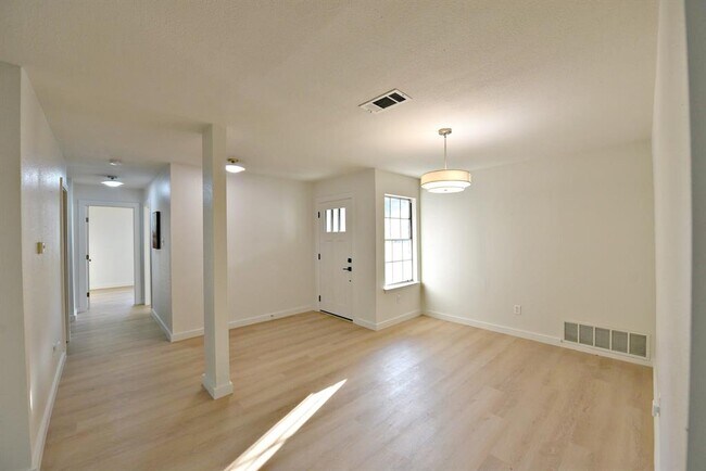 Foto del edificio - 4617 Sidereal Dr