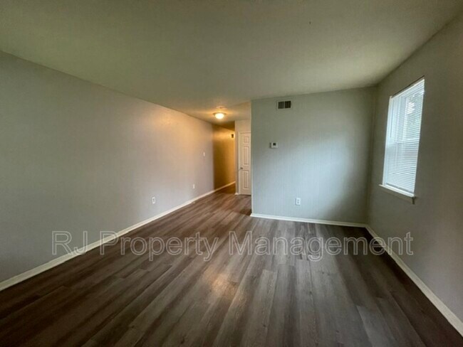 Foto del edificio - 3479 Powell Ave