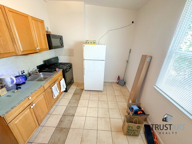 Building Photo - 8 bedroom house in North Central Philadelp...