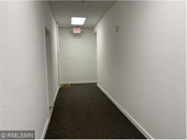 Building Photo - 113 1/2-E 1/2 E Elm St
