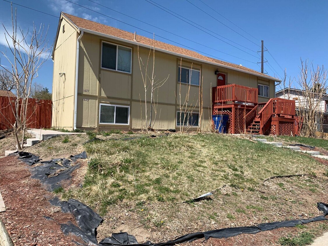 Foto principal - **Cozy 2 Bed, 1 bath in Lakewood, CO Brigh...
