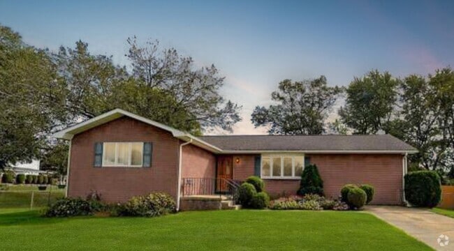 Building Photo - 24 Carl Sandburg Dr