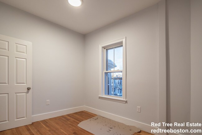 Building Photo - 219 Bennington St