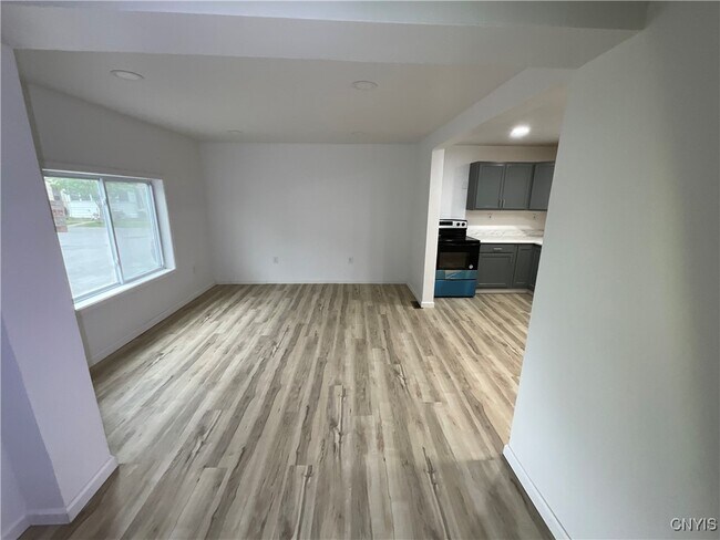 Building Photo - 459 Holly St