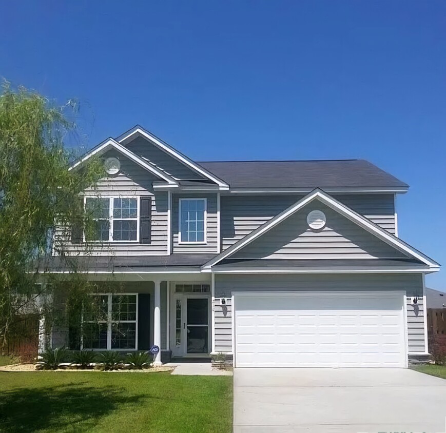 Primary Photo - 210 Red Oak Dr