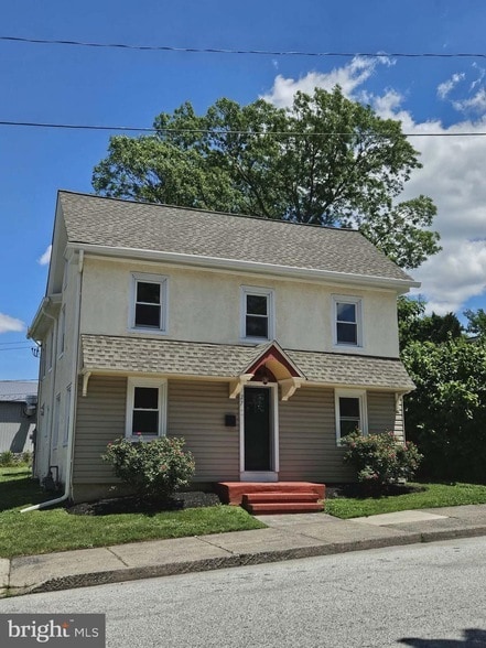 Building Photo - 27 N Front St