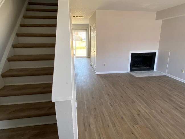 Building Photo - 1451 Worthington Row Dr
