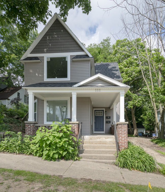 Building Photo - 111 Houseman Ave NE