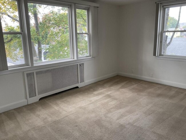 Building Photo - 151 E Walnut St