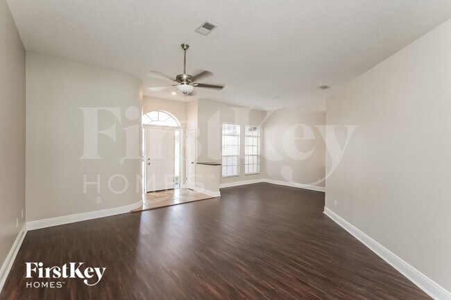 Foto del edificio - 28721 Cottagewood Dr