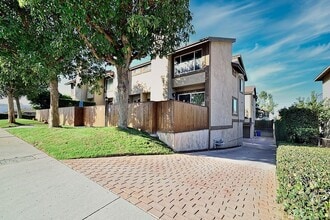 Building Photo - 2511 Gates Ave
