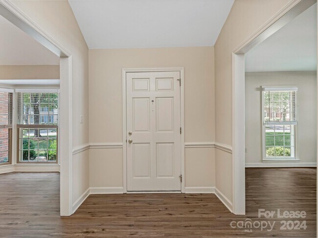 Foto del edificio - 5731 Carmel Station Ave