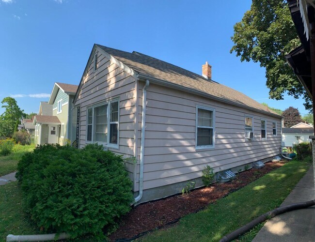 Building Photo - Beautiful Single Family home