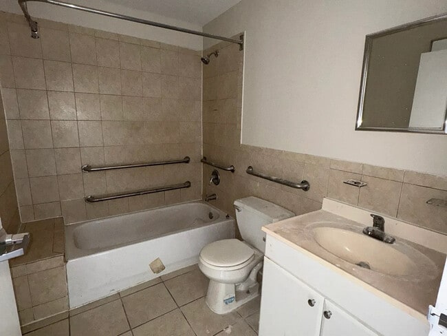 Building Photo - 119 Elizabeth Ave