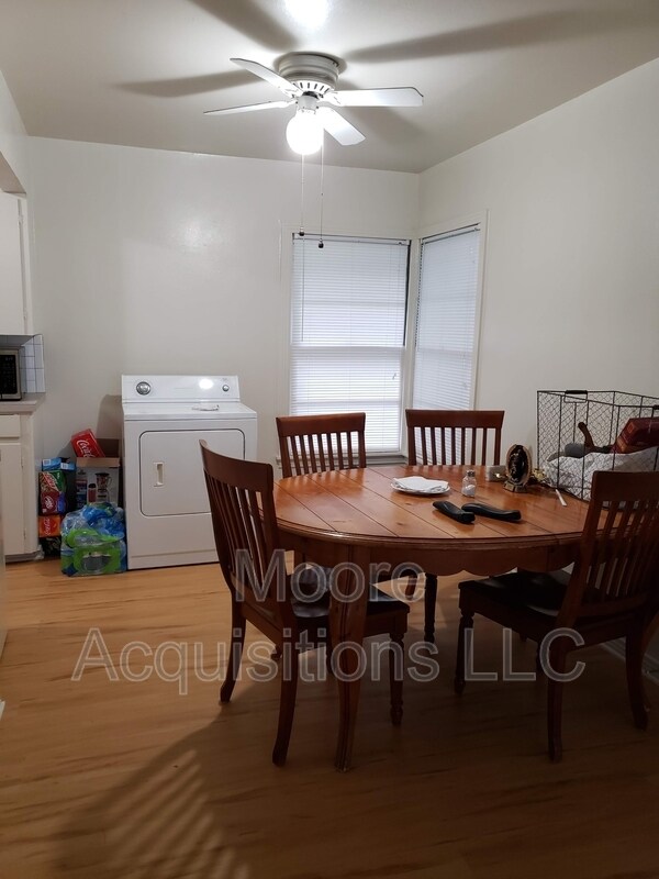 Foto del edificio - 1308 N Travis St