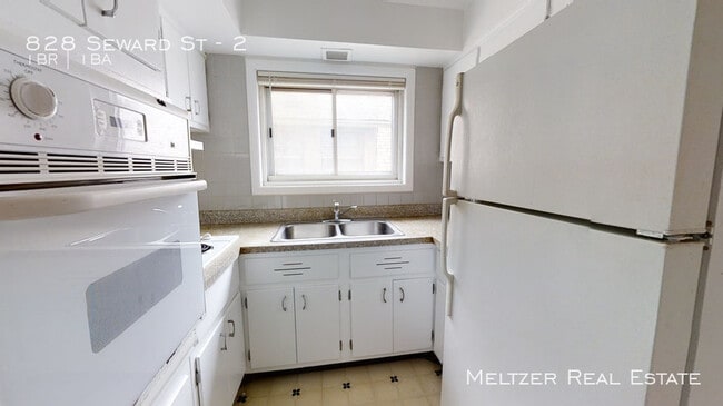 Building Photo - 828 Seward St