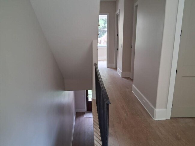 Foto del edificio - 3525 Kingsboro Rd NE