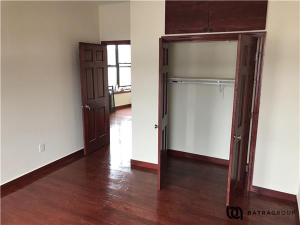 Foto del edificio - 3955 64th St