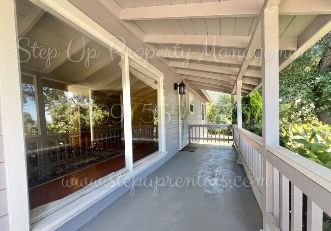 Foto del edificio - Updated 2-Bed, 2-Bath Home with Bonus Room...