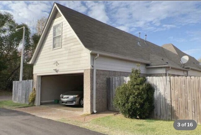 Building Photo - 7899 Rushmeade Cir N