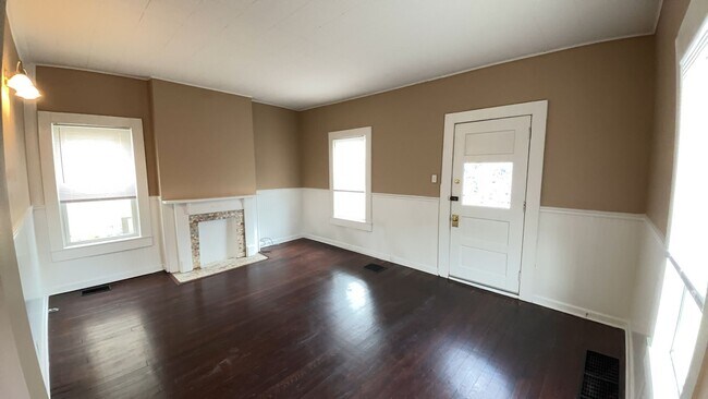 Building Photo - 8 S 1st St