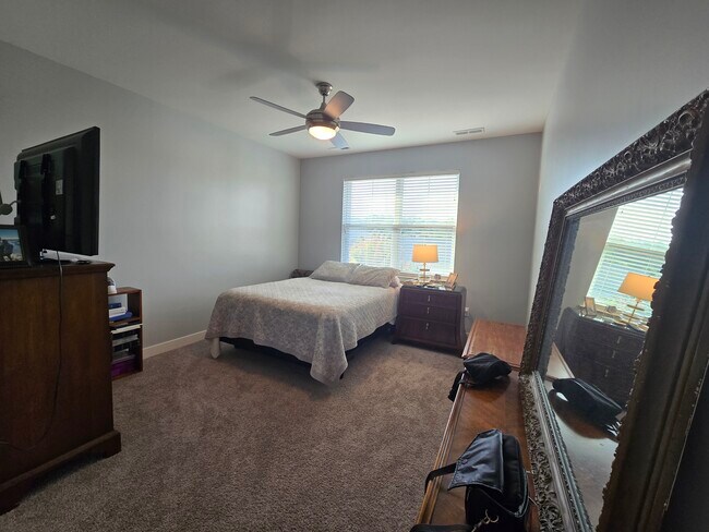 Foto del edificio - 1479 McCleary Ln