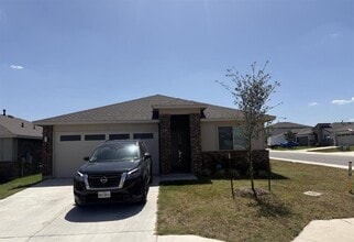 Building Photo - 500 Veneta Ln