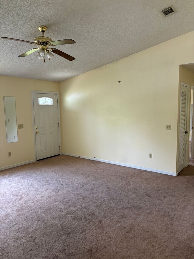 Building Photo - Coming Soon 3 Bed 2 Bath home