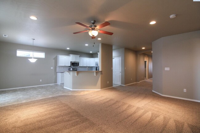 Foto del edificio - West Pasco 3 bed/2 bath Home