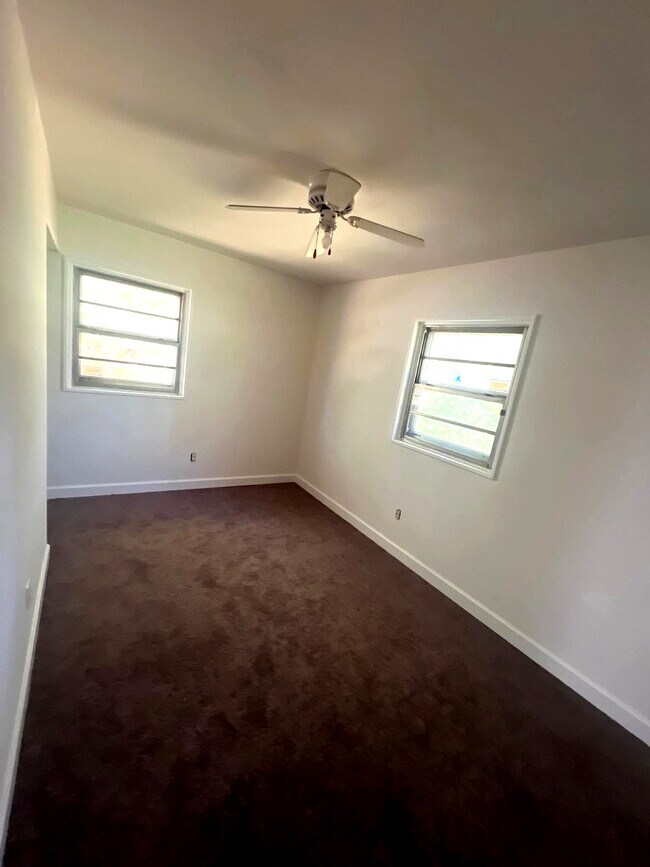 Foto del edificio - Evans Avenue