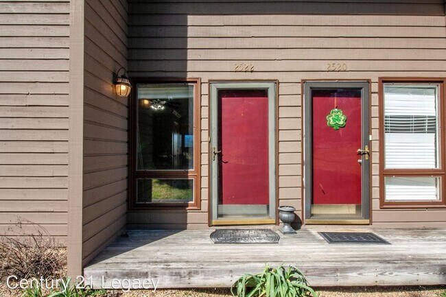 Building Photo - 2 br, 1.5 bath House - 2522 E Lakeview Drive