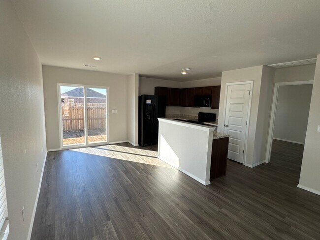 Foto del edificio - *Pre-leasing* Three Bedroom | Two Bath Hom...
