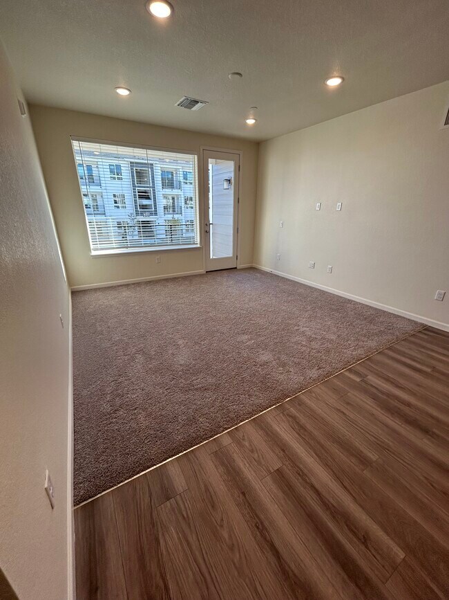 Photo - 6153 N Ceylon St Apartment