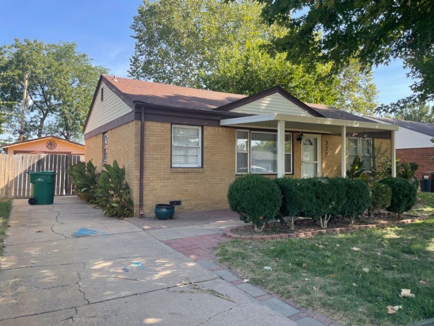 Primary Photo - 322 Alexander Dr
