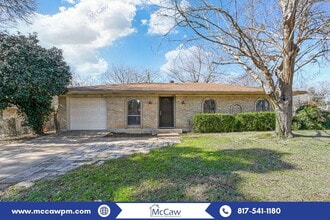 Building Photo - 207 Evelyn St