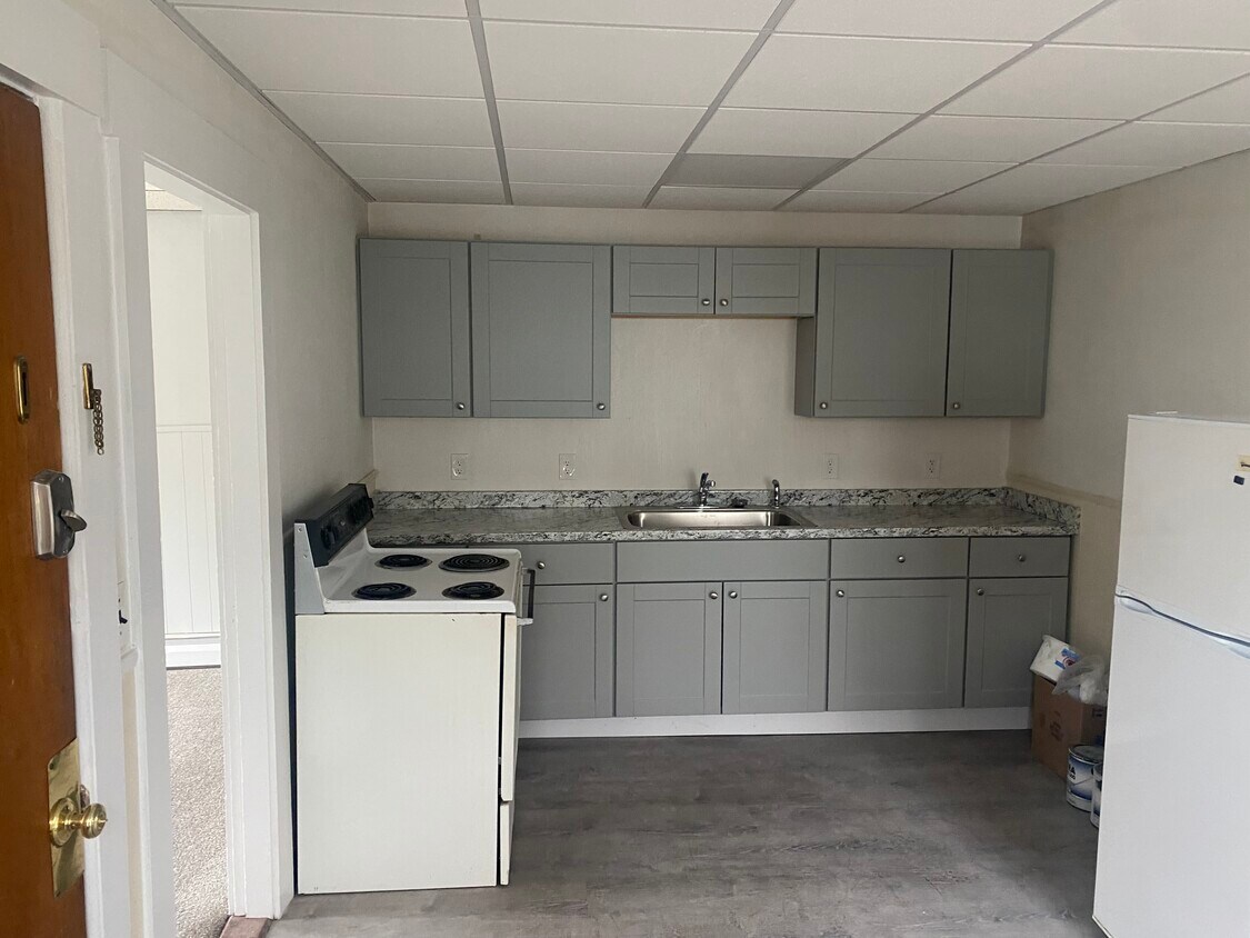 161 Washington St Unit 4, Gardner, MA 01440 Apartments in Gardner, MA