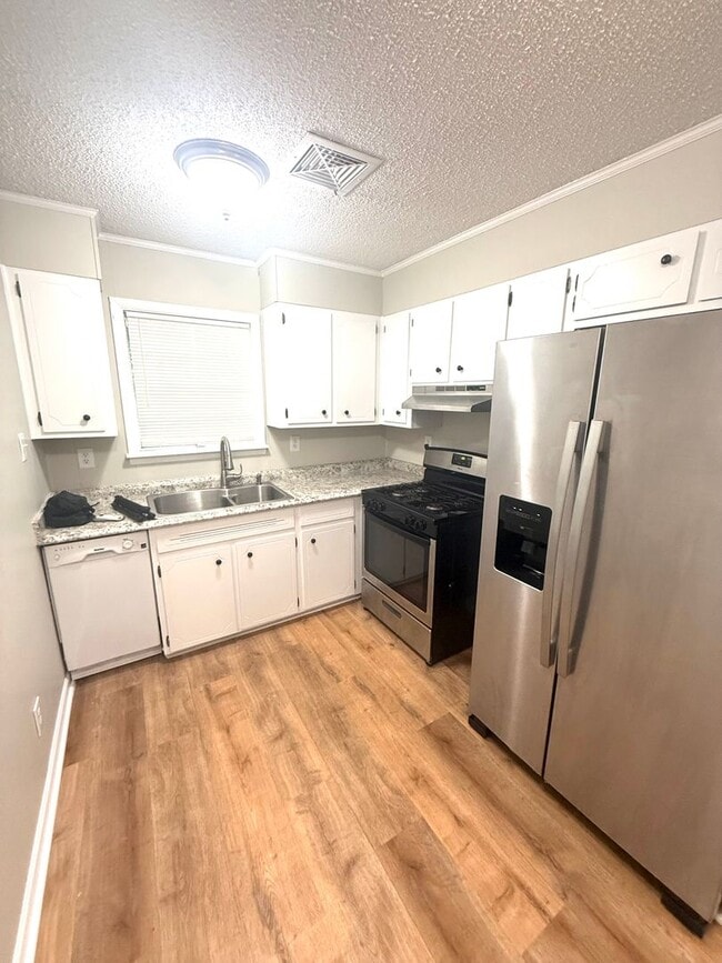 Building Photo - 6319 Pinebrook Dr