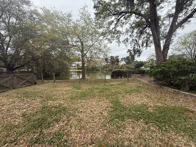 Foto del edificio - 101 Patrick Dr