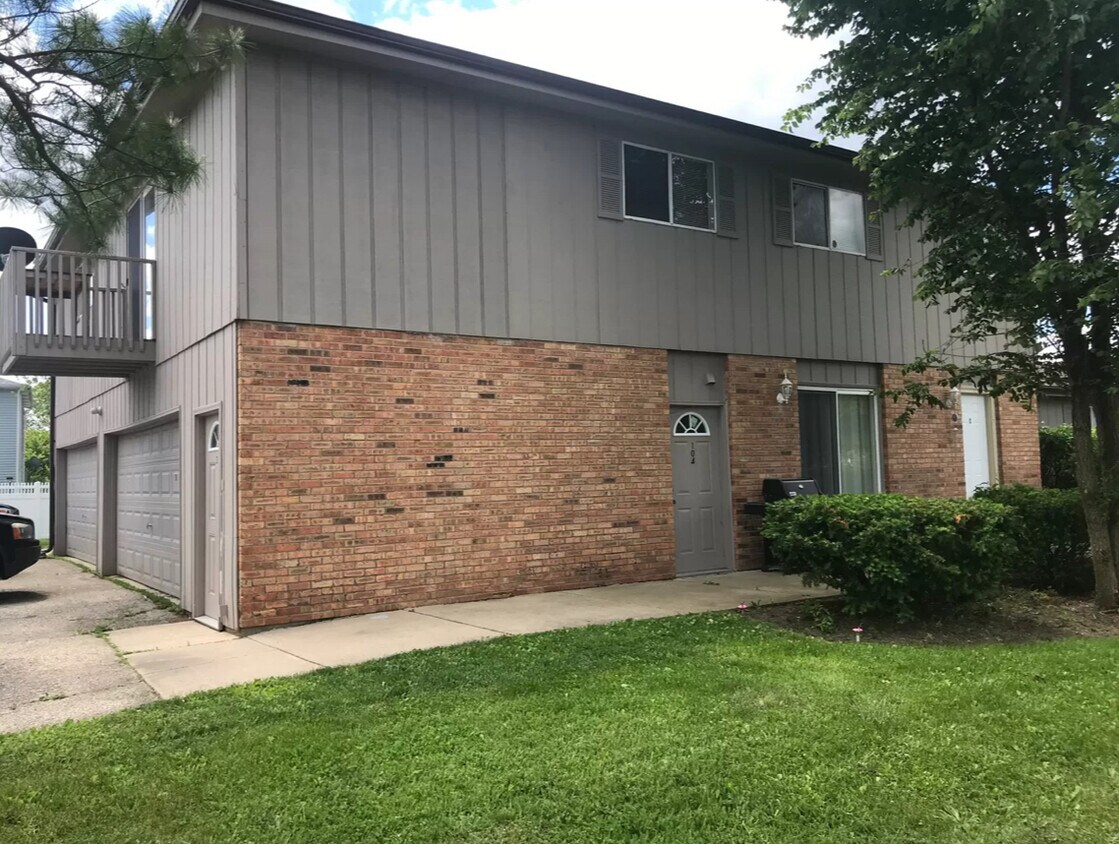 104 W Countryside Pkwy, Yorkville, IL 60560 Townhome Rentals in