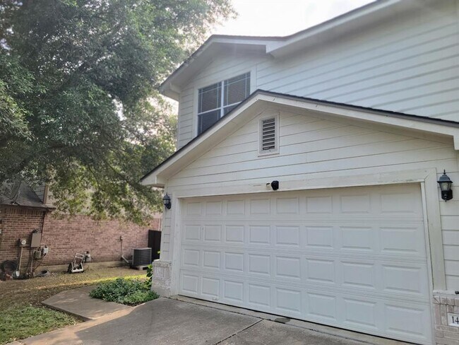 Building Photo - 14808 Sassafras Trail