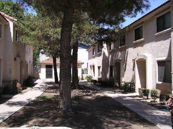 Building Photo - Casa Linda Apartments