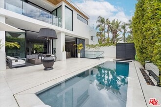 Building Photo - 213 S La Peer Dr