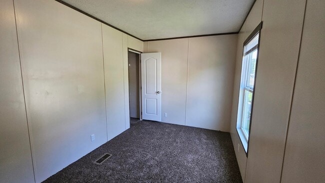 Building Photo - 2204 E Lockwood St