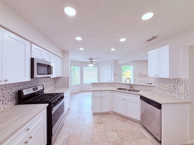 Foto del edificio - 13407 Carruth Ln