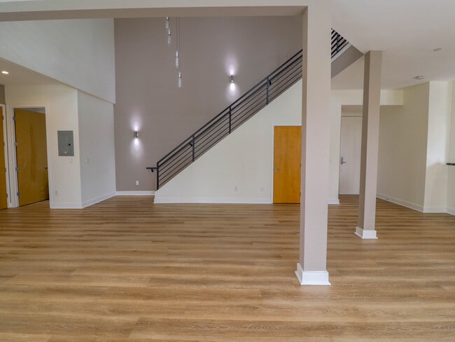 Building Photo - 575 Elm Ave